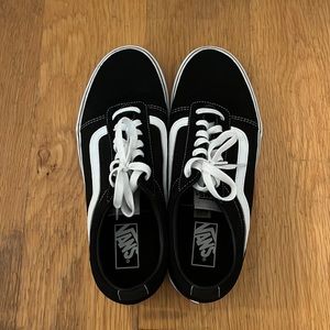 Unisex Black Old Skool Vans - size 10 men’s, 11.5 women’s